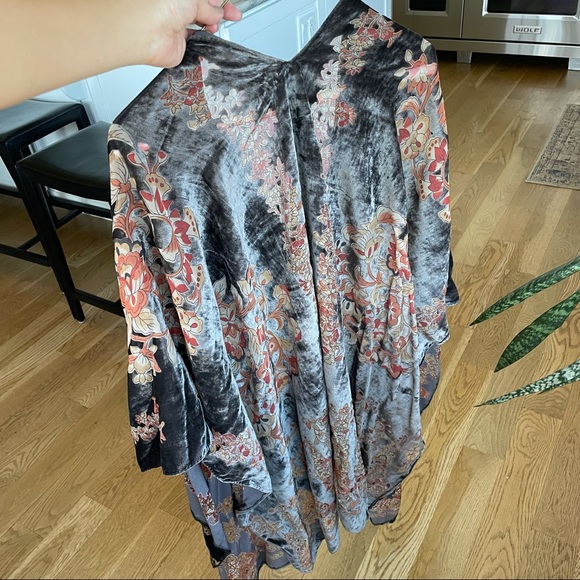 Anthropologie velvet kimono - Picture 3 of 3